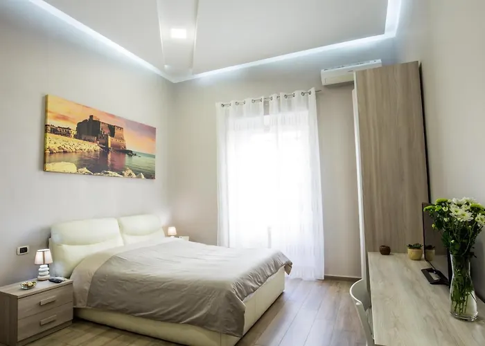 Parthenope Vomero Vanvitelli A 2 Min Spagno Via Toledo 4* 那不勒斯