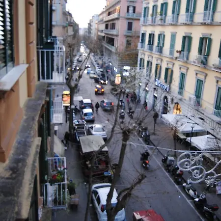 Parthenope Vomero Vanvitelli A 2 Min Spagno Via Toledo 住宿加早餐酒店