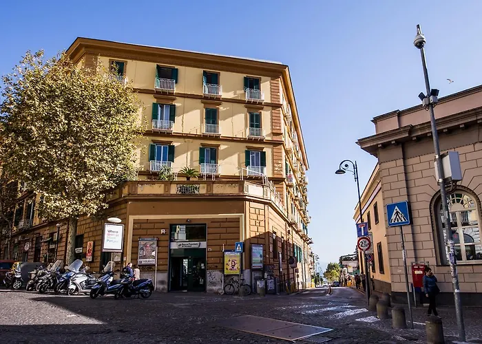 Parthenope Vomero Vanvitelli A 2 Min Spagno Via Toledo 나폴리